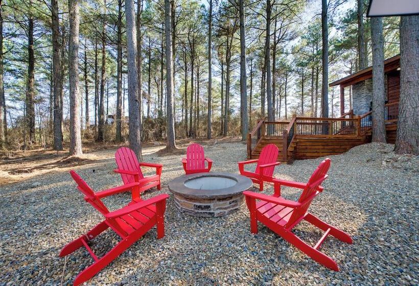 Sleek Cabin W/ Hot Tub: 11 Mi To Broken Bow Lake!