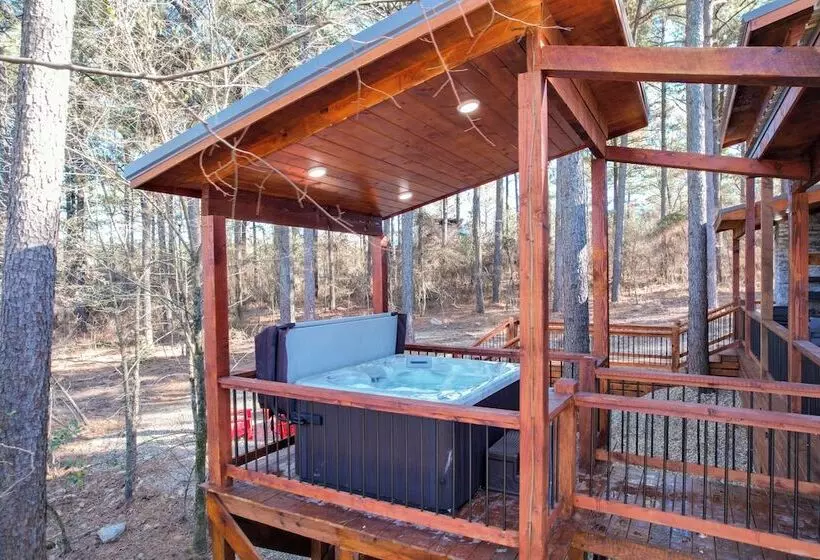 Sleek Cabin W/ Hot Tub: 11 Mi To Broken Bow Lake!