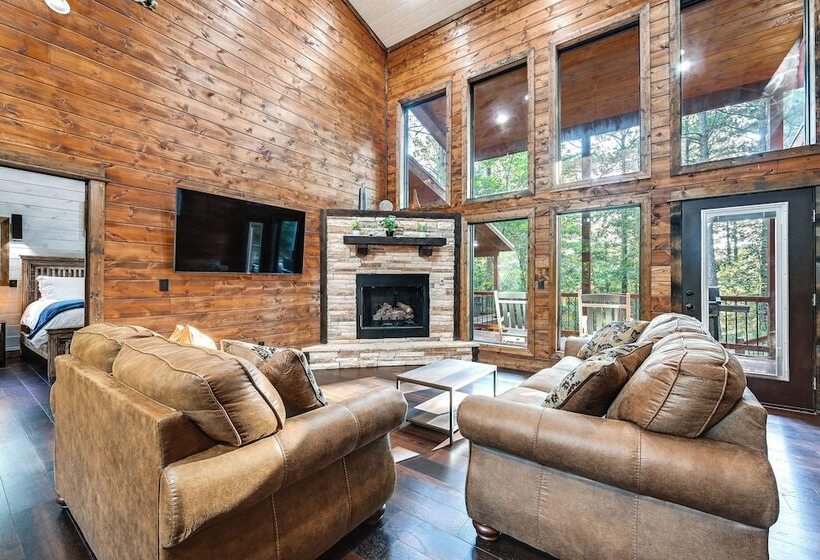 Sleek Cabin W/ Hot Tub: 11 Mi To Broken Bow Lake!