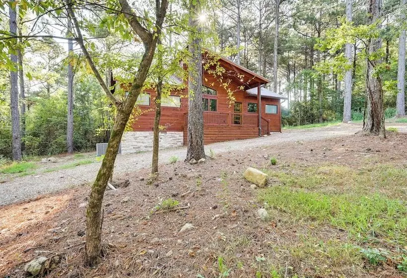 Sleek Cabin W/ Hot Tub: 11 Mi To Broken Bow Lake!