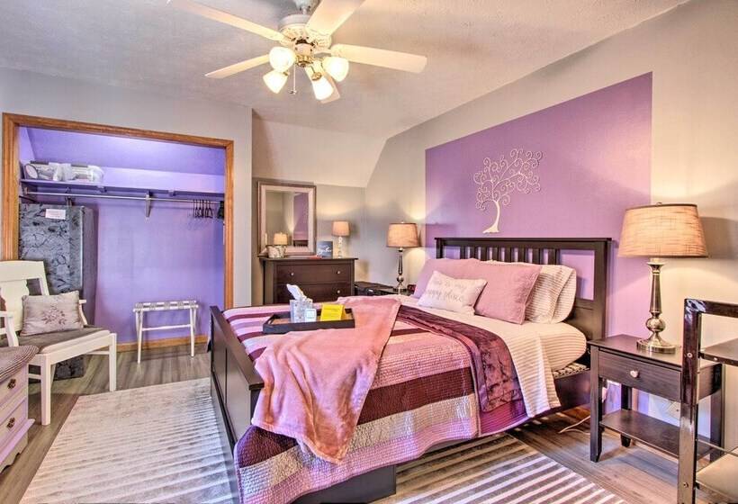 Smoky Mountain Cabin W/ Deck & Hot Tub!