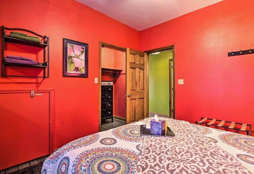 Smoky Mountain Cabin W/ Deck & Hot Tub!