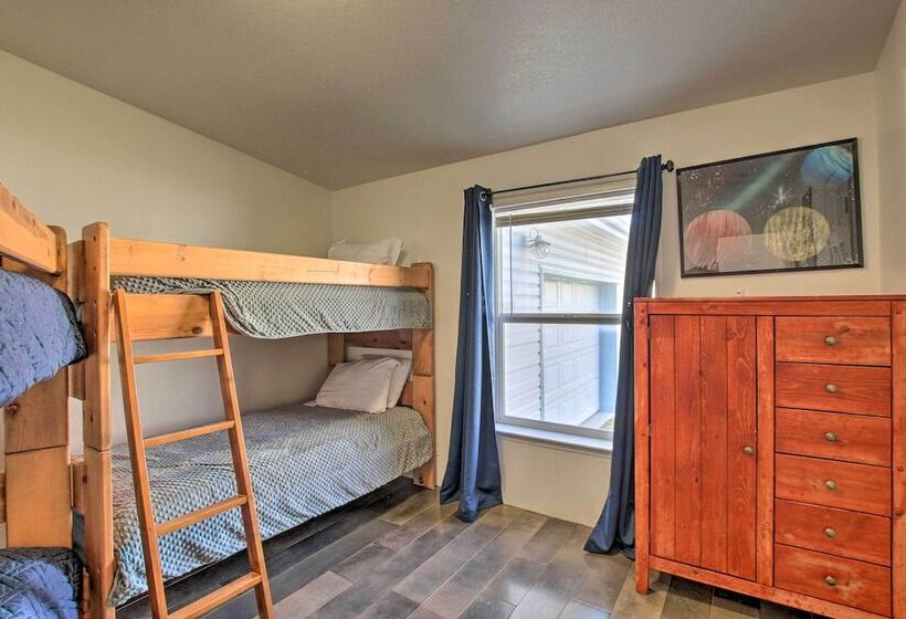 Spacious Family Home W/ Kayak + Deck On Bear Lake!