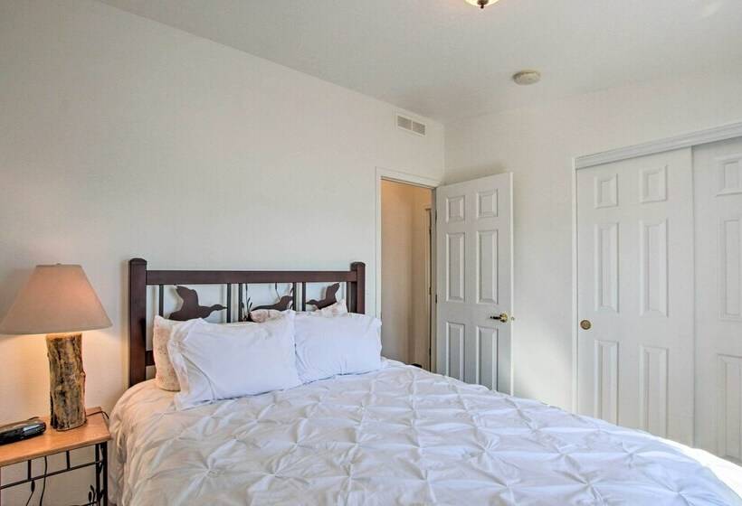 Spacious Family Home W/ Kayak + Deck On Bear Lake!