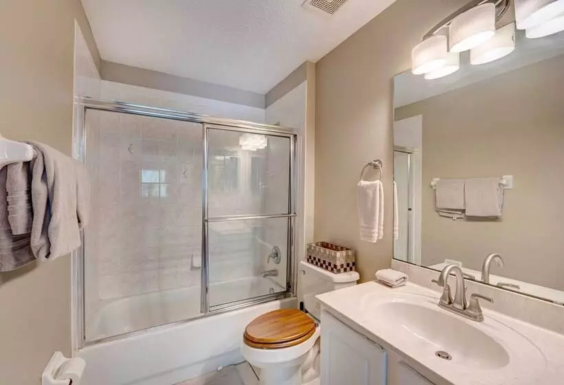 Patio + Grill: Spacious Getaway In Minneola!