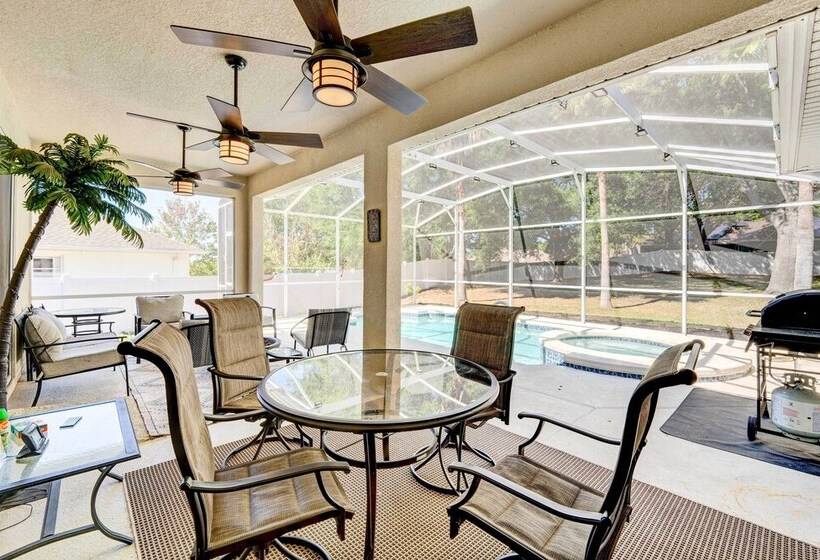 Patio + Grill: Spacious Getaway In Minneola!