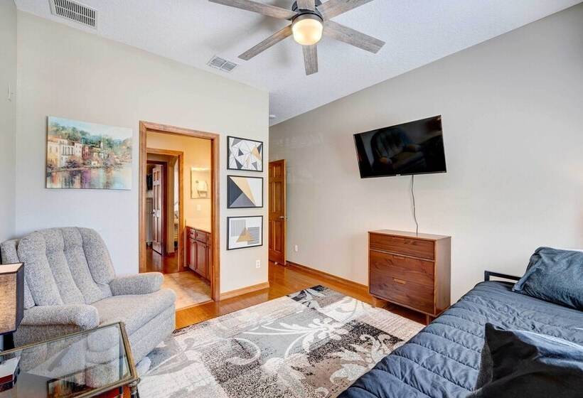 Patio + Grill: Spacious Getaway In Minneola!