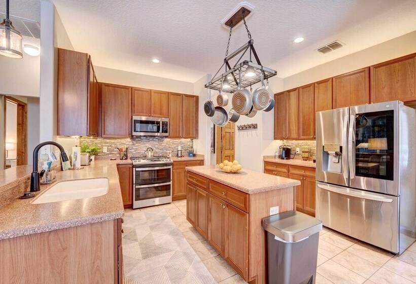 Patio + Grill: Spacious Getaway In Minneola!