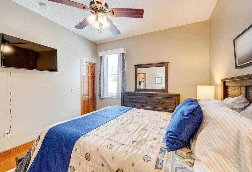 Patio + Grill: Spacious Getaway In Minneola!