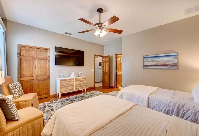 Patio + Grill: Spacious Getaway In Minneola!