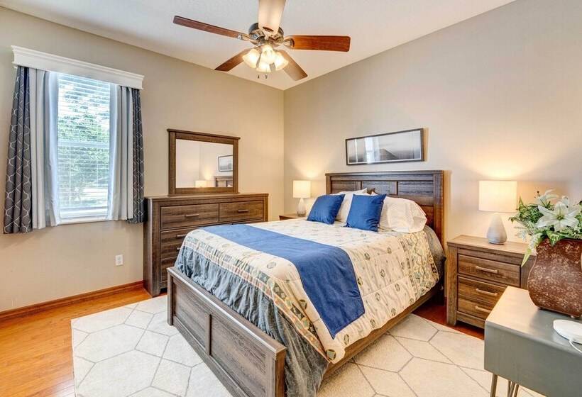 Patio + Grill: Spacious Getaway In Minneola!