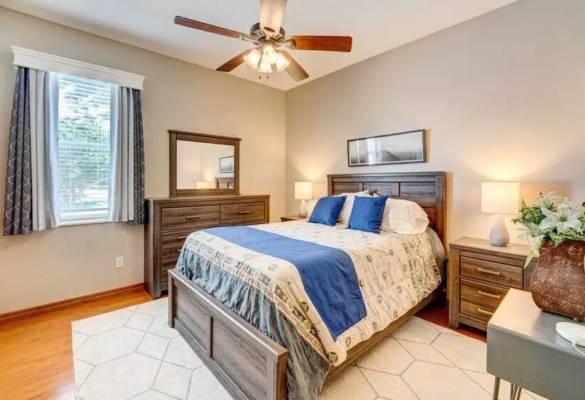 Patio + Grill: Spacious Getaway In Minneola!