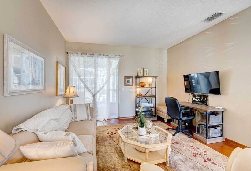 Patio + Grill: Spacious Getaway In Minneola!