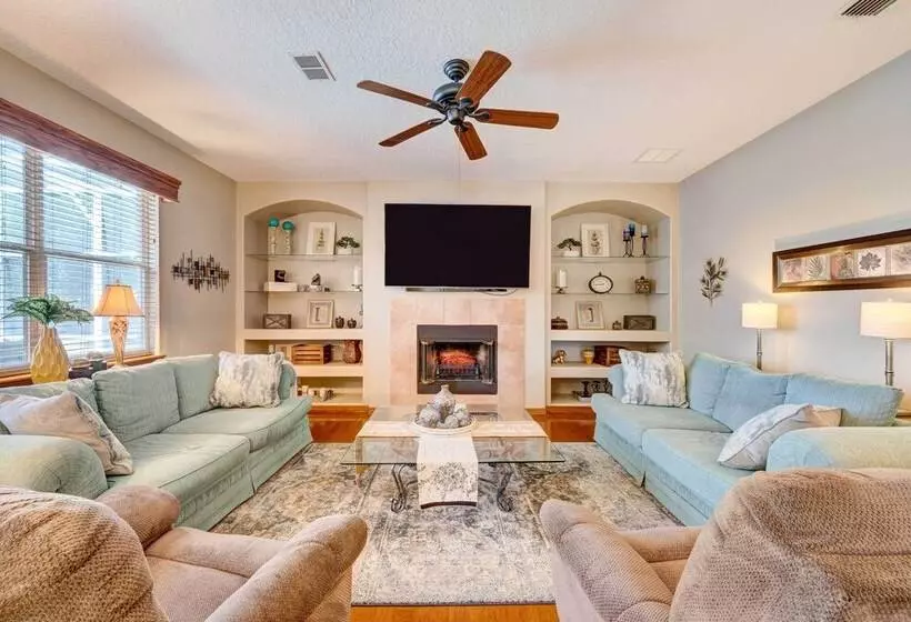 Patio + Grill: Spacious Getaway In Minneola!