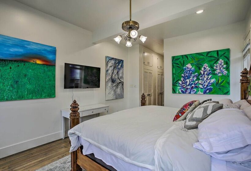 The Art House Home In Galveston Strand District