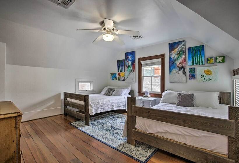 The Art House Home In Galveston Strand District