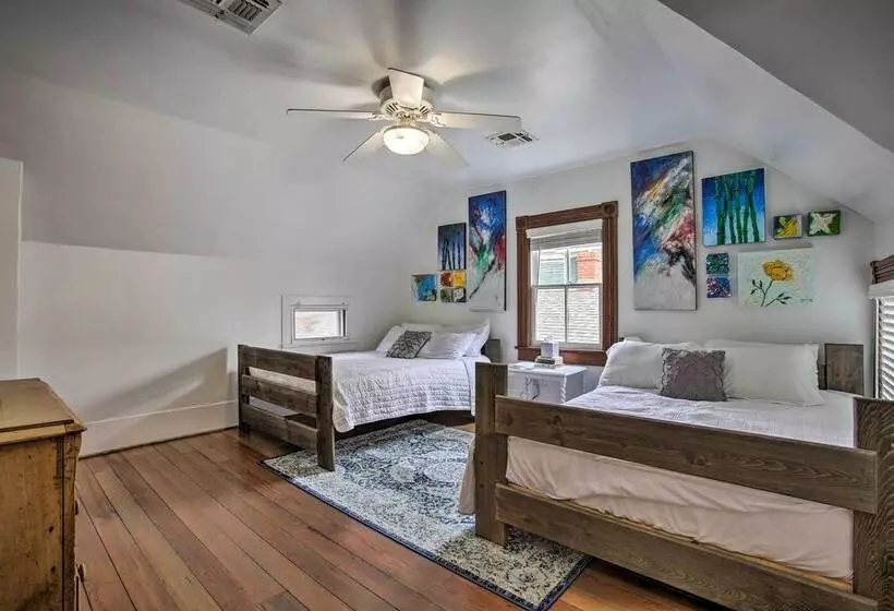 The Art House Home In Galveston Strand District