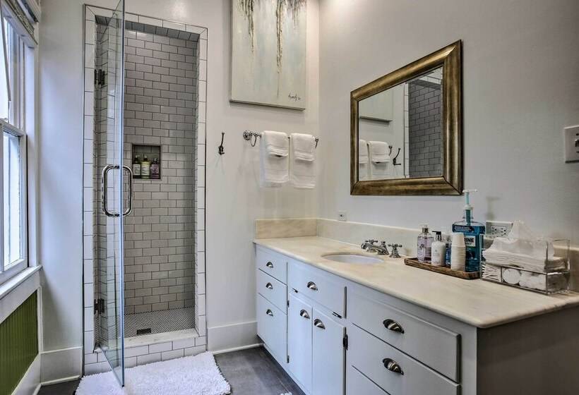 The Art House Home In Galveston Strand District