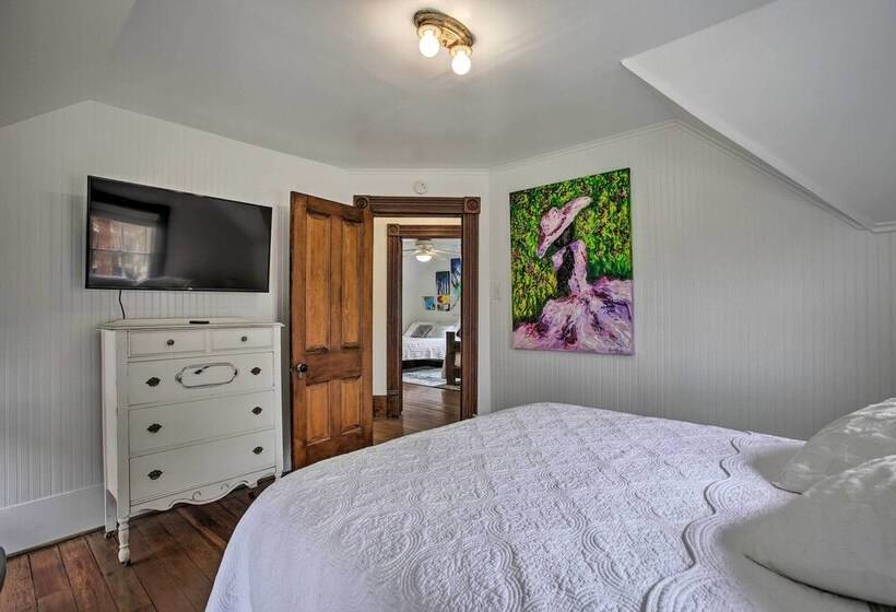 The Art House Home In Galveston Strand District