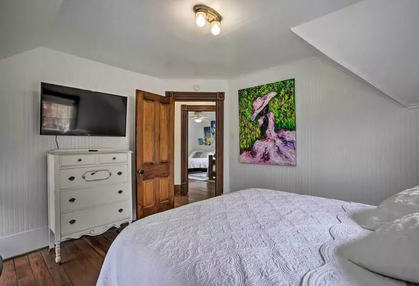 The Art House Home In Galveston Strand District