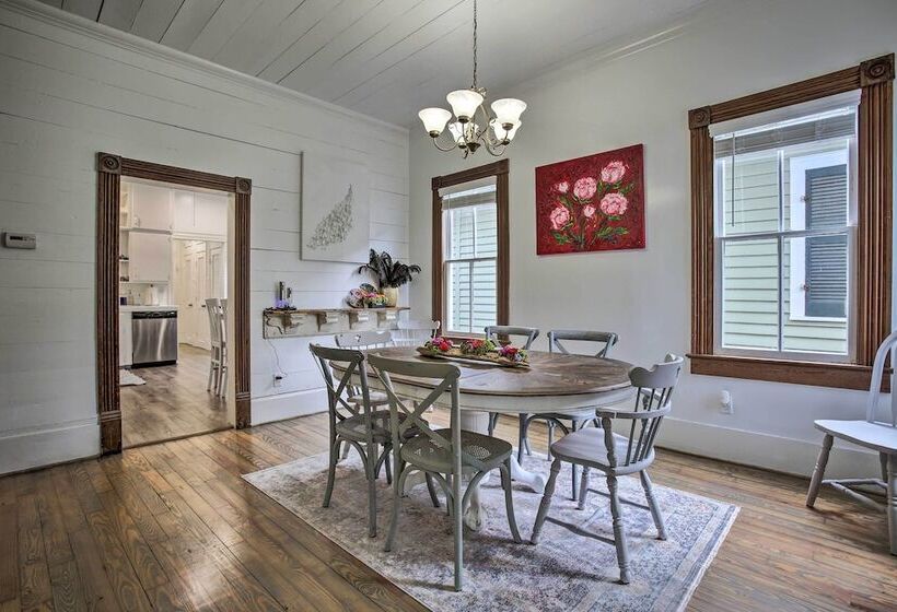 The Art House Home In Galveston Strand District