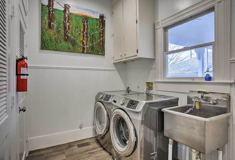 The Art House Home In Galveston Strand District