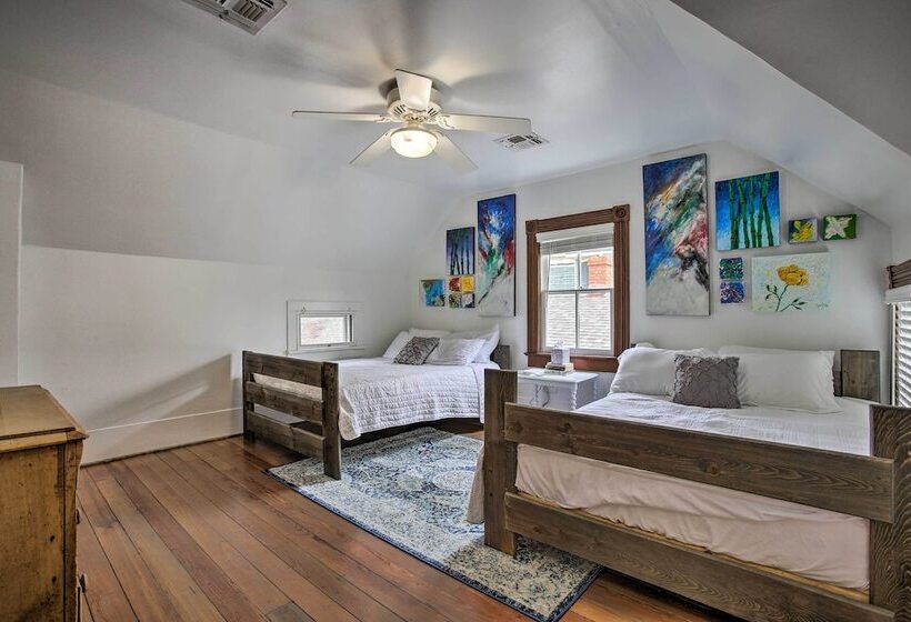 The Art House Home In Galveston Strand District