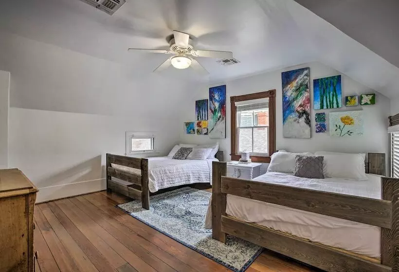 The Art House Home In Galveston Strand District
