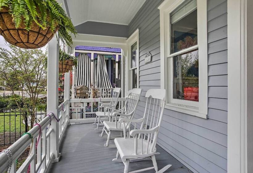 The Art House Home In Galveston Strand District