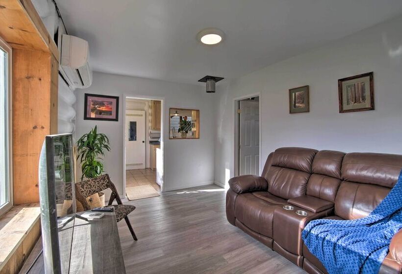 Unique Dog Friendly Log Cabin: Short Walk To Ocean