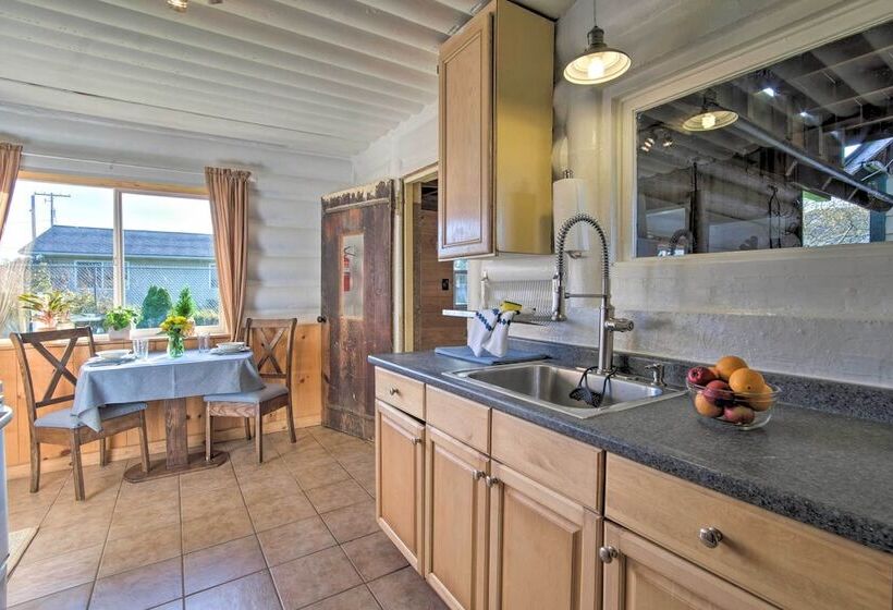 Unique Dog Friendly Log Cabin: Short Walk To Ocean