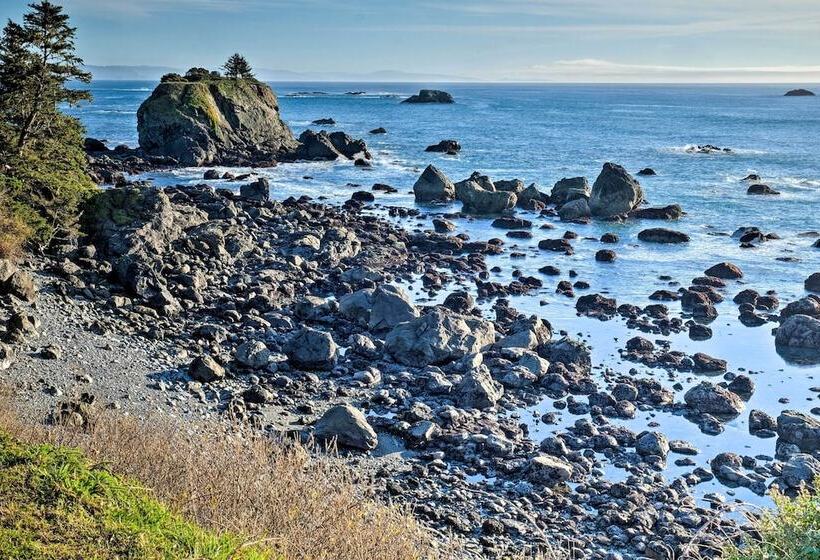 Unique Dog Friendly Log Cabin: Short Walk To Ocean