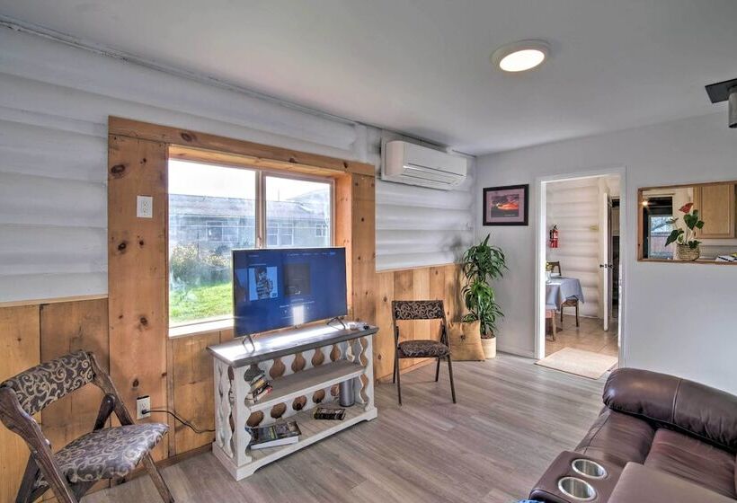 Unique Dog Friendly Log Cabin: Short Walk To Ocean