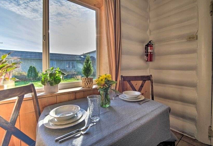 Unique Dog Friendly Log Cabin: Short Walk To Ocean