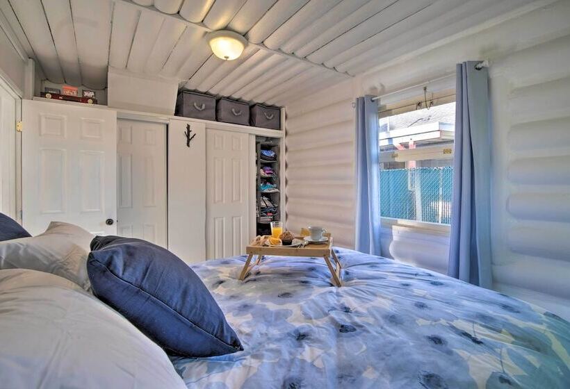 Unique Dog Friendly Log Cabin: Short Walk To Ocean