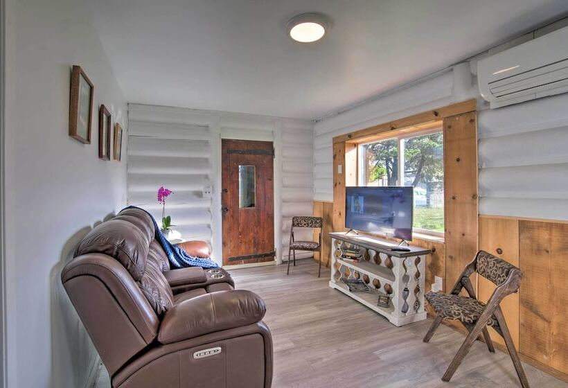 Unique Dog Friendly Log Cabin: Short Walk To Ocean