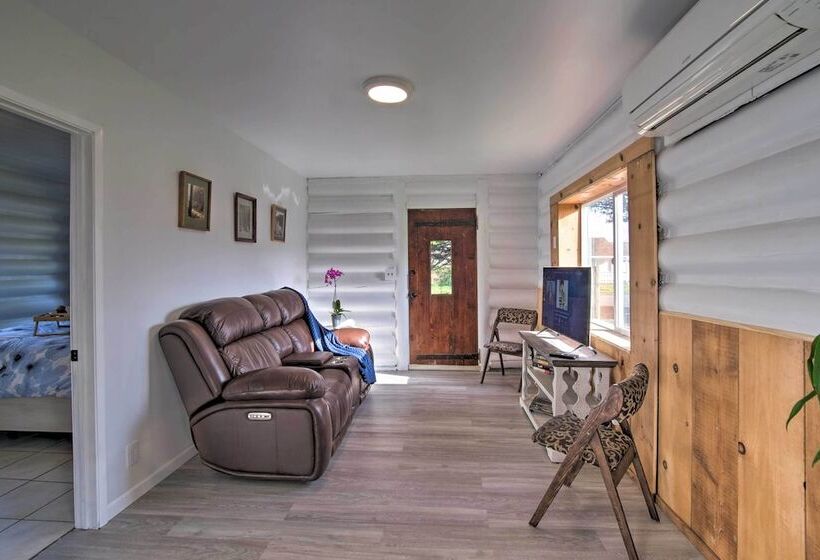 Unique Dog Friendly Log Cabin: Short Walk To Ocean