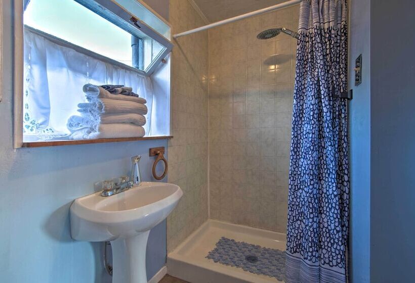 Unique Dog Friendly Log Cabin: Short Walk To Ocean