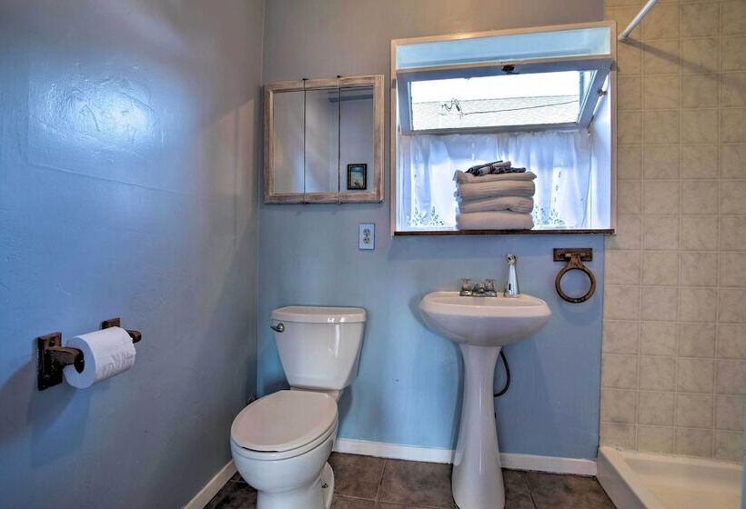 Unique Dog Friendly Log Cabin: Short Walk To Ocean