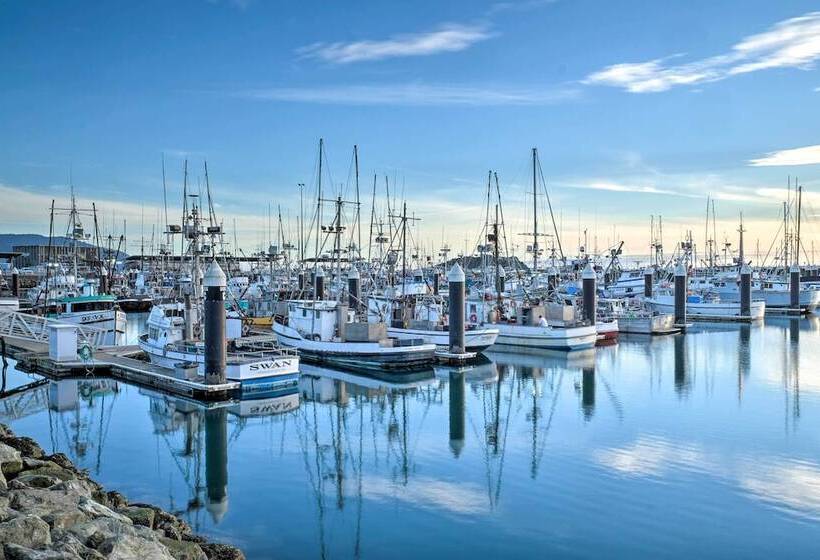 Unique Dog Friendly Log Cabin: Short Walk To Ocean