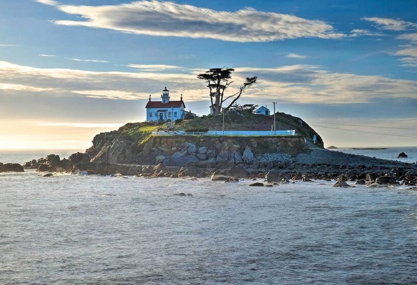 Unique Dog Friendly Log Cabin: Short Walk To Ocean