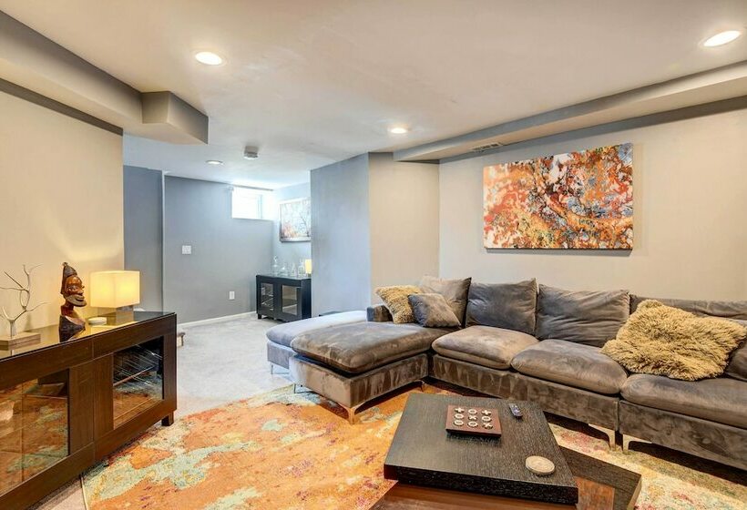 Updated Baltimore Home 8 Mi To Downtown!