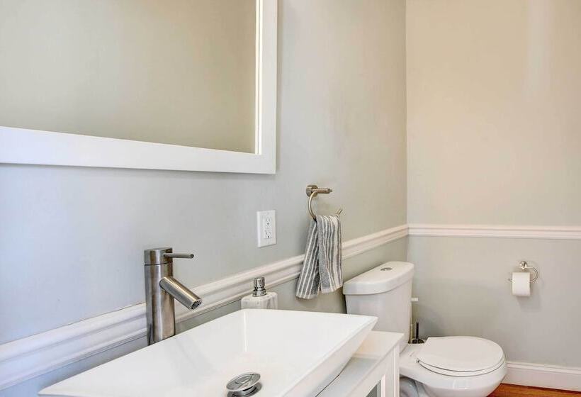 Updated Baltimore Home 8 Mi To Downtown!