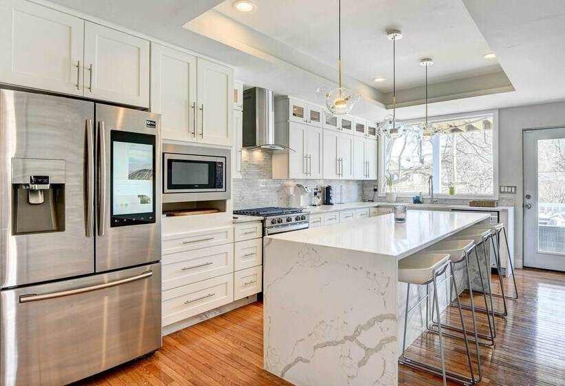 Updated Baltimore Home 8 Mi To Downtown!