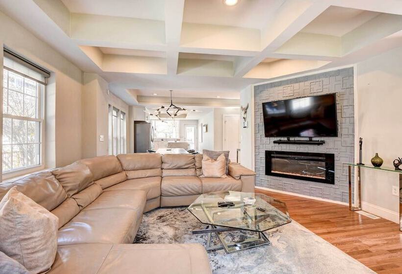 Updated Baltimore Home 8 Mi To Downtown!