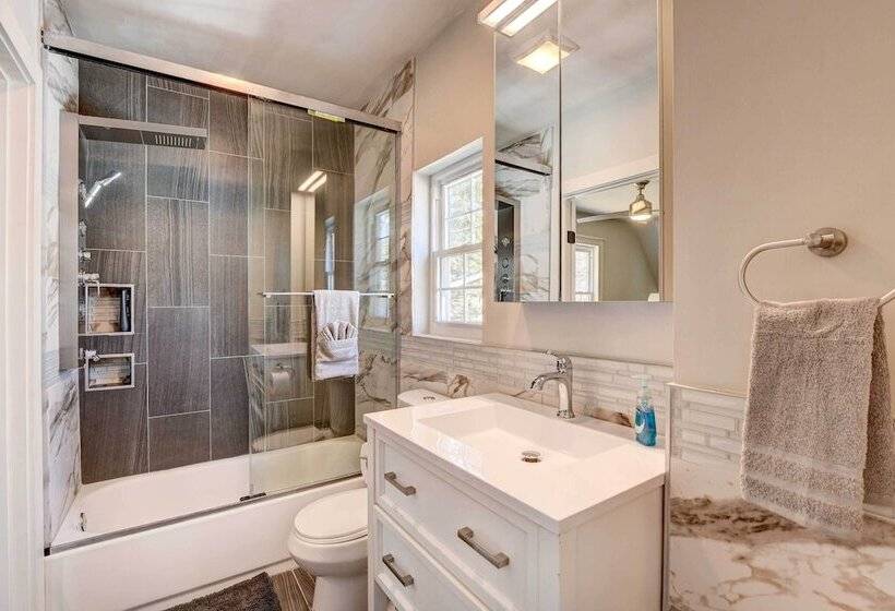 Updated Baltimore Home 8 Mi To Downtown!