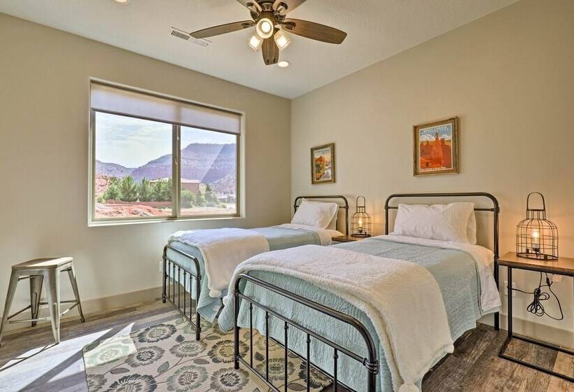 Kanabin  Near Zion Np: Luxe Home W/ Fire Pit!