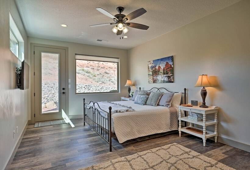 Kanabin  Near Zion Np: Luxe Home W/ Fire Pit!