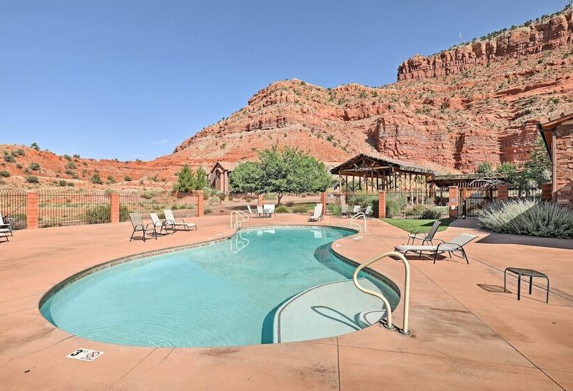 Kanabin  Near Zion Np: Luxe Home W/ Fire Pit!