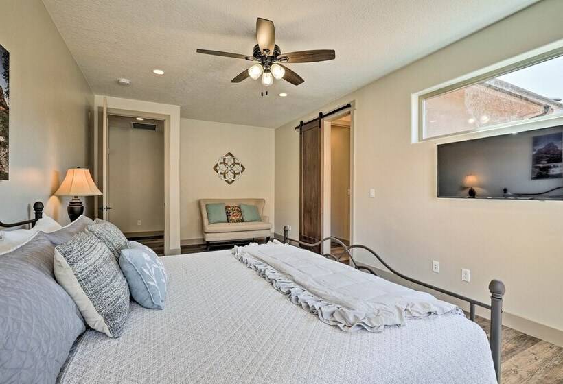 Kanabin  Near Zion Np: Luxe Home W/ Fire Pit!